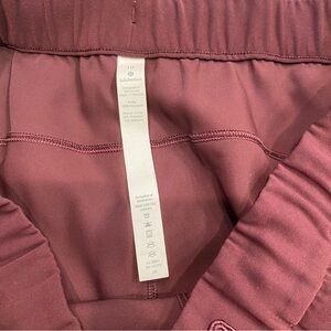 Reddish size 10 women’s lululemon wide leg cropped jogger pants.